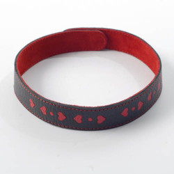 Чёрный ошейник с красными сердечками Чёрный ошейник с красными сердечками