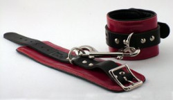 Подвёрнутые кожаные наручники  Комфортные 