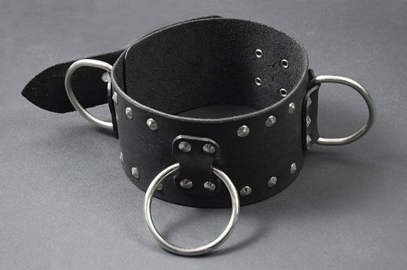 Чёрный не подшитый ошейник с большими кольцами 