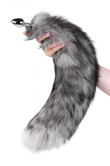 Серебристая металлическая анальная втулка с серым лисьим хвостом Серебристая металлическая анальная втулка с серым лисьим хвостом