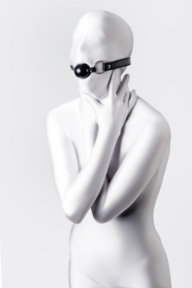 Черный кляп-шар на кожаных ремешках Anonymo Черный кляп-шар на кожаных ремешках Anonymo