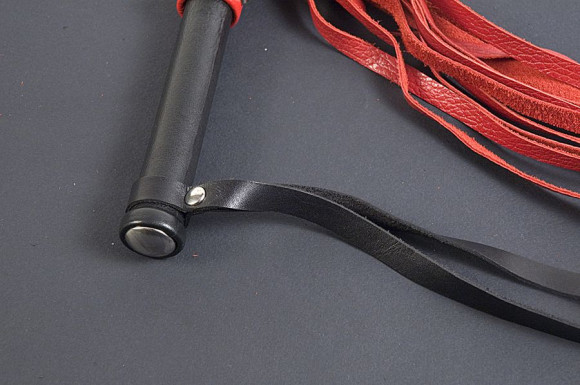 Чёрно-красная маленькая плеть - 45 см.