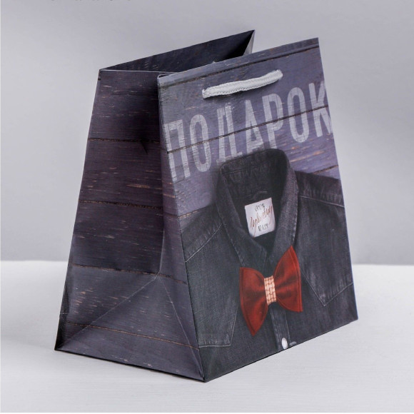 Ламинированный квадратный пакет «Мужской стиль» - 14 х 14 х 9 см. Ламинированный квадратный пакет «Мужской стиль» - 14 х 14 х 9 см.