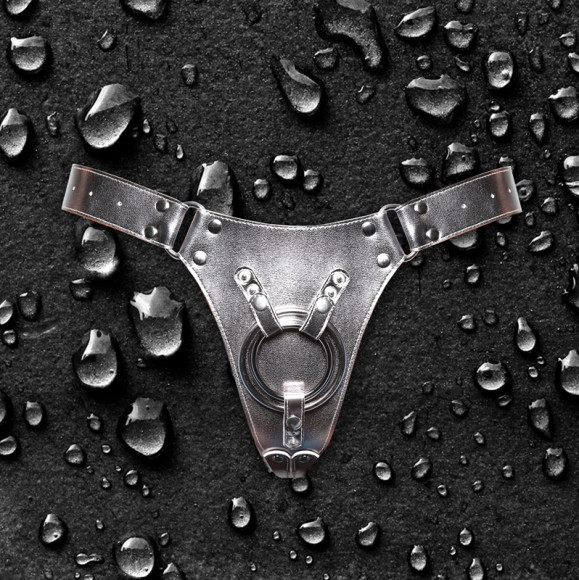 Серебристые страпон-трусики Fusion Strap On Harness для крепления фаллоимитаторов Серебристые страпон-трусики Fusion Strap On Harness для крепления фаллоимитаторов