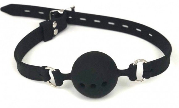 Черный кляп-шар на ремешках из силикона Черный кляп-шар на ремешках из силикона