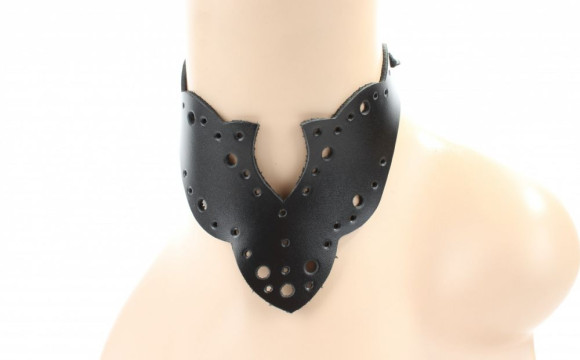 Черный резной чокер из натуральной кожи Черный резной чокер из натуральной кожи