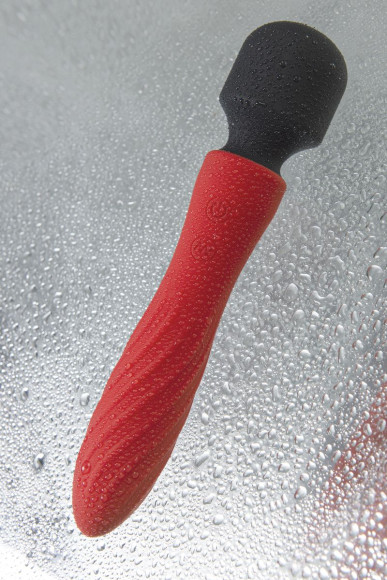 Красно-черный двусторонний вибромассажер Black&Red - 21 см. Красно-черный двусторонний вибромассажер Black&Red - 21 см.