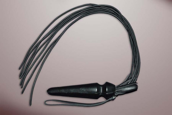 Чёрная плётка  Семихвостка  - 85 см.