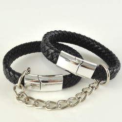 Черные наручники среднего размера «Вояж» Черные наручники среднего размера «Вояж»