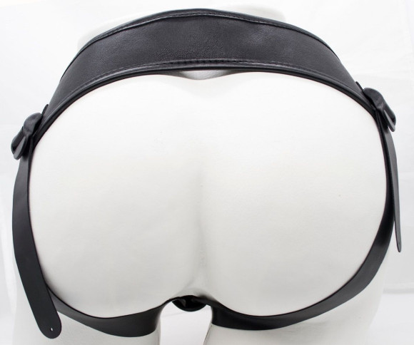 Страпон Harness из двух предметов: трусики с плугом и насадка-фаллос - 17 см. Страпон Harness из двух предметов: трусики с плугом и насадка-фаллос - 17 см.