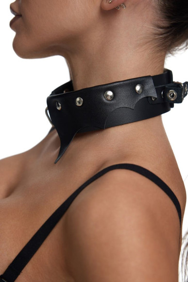 Черный однослойный кожаный ошейник с имитацией фигурного воротничка
