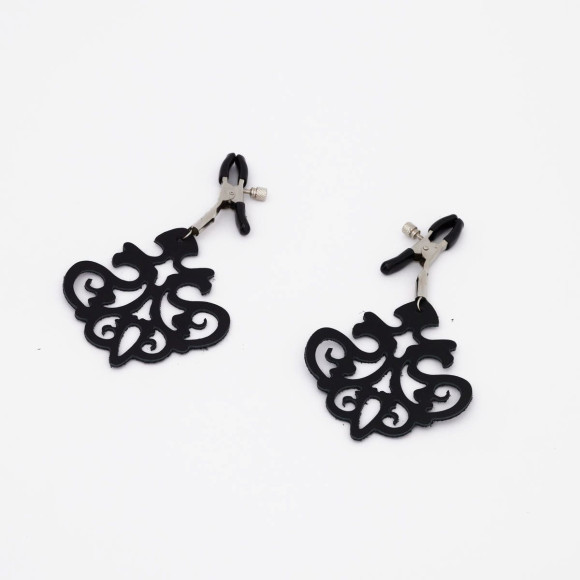 Зажимы на соски с черными кожаными подвесками Зажимы на соски с черными кожаными подвесками