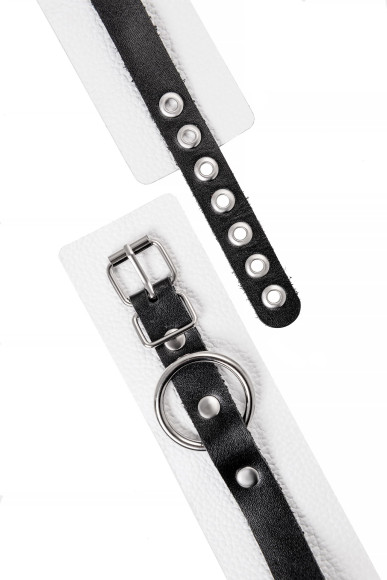 Бело-черные мягкие оковы с одним ремешком и люверсами