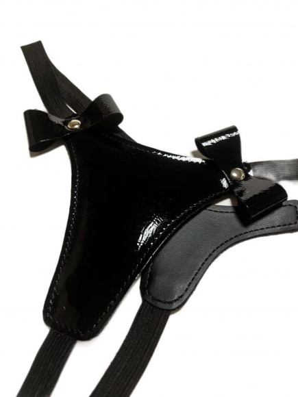 Черные лаковые трусики-стринги с бантиками Черные лаковые трусики-стринги с бантиками