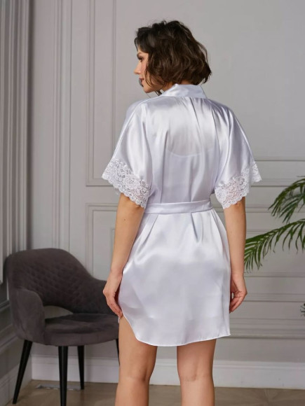 Обворожительный пеньюар с кружевом Обворожительный пеньюар с кружевом