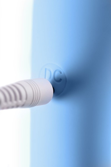 Голубой силиконовый вибратор с электростимуляцией TESLA G-POINT - 21 см. Голубой силиконовый вибратор с электростимуляцией TESLA G-POINT - 21 см.