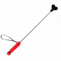 Черный лаковый стек с красной меховой ручкой - 61 см. Черный лаковый стек с красной меховой ручкой - 61 см.