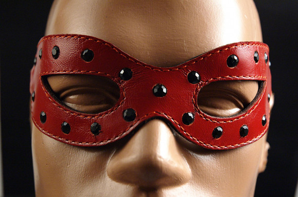 Красная маска на глаза Глэм-хищница Красная маска на глаза Глэм-хищница