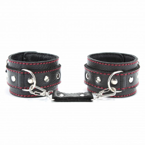 Черные наручники из натуральной кожи с красной строчкой