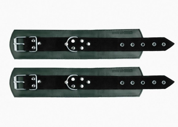 Изумрудные оковы с контрастными вставками Изумрудные оковы с контрастными вставками