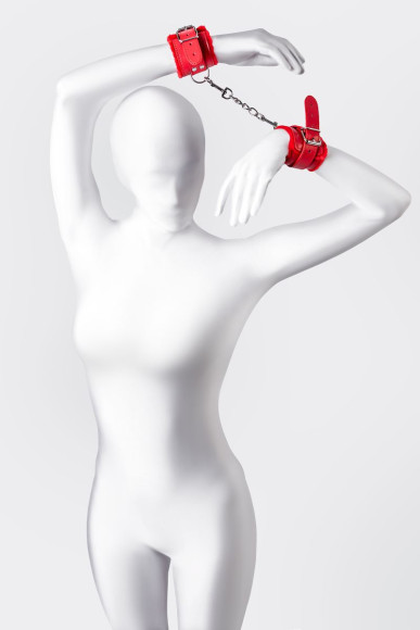 Красные наручники Anonymo из искусственной кожи Красные наручники Anonymo из искусственной кожи