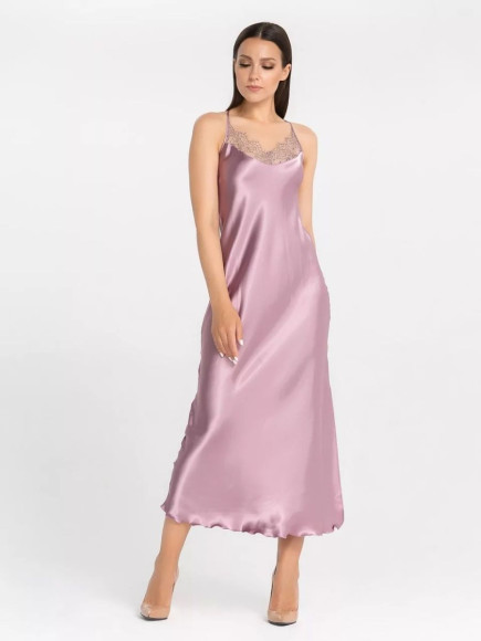 Длинная сорочка на узких бретелях с разрезом по ножке Длинная сорочка на узких бретелях с разрезом по ножке