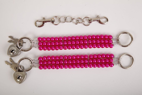Наручники из ярко-розовых бус Наручники из ярко-розовых бус