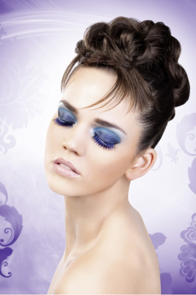 Сине-фиолетовые длинные ресницы Сине-фиолетовые длинные ресницы