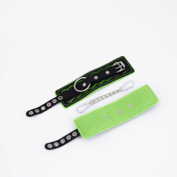 Черно-зеленые кожаные наручники с зеленой строчкой Черно-зеленые кожаные наручники с зеленой строчкой