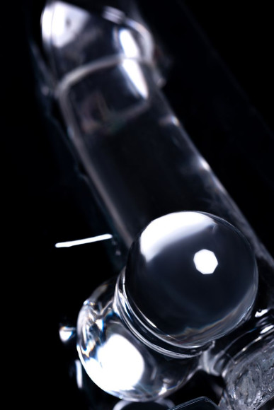 Прозрачный реалистичный фаллоимитатор Cryst - 15 см. Прозрачный реалистичный фаллоимитатор Cryst - 15 см.